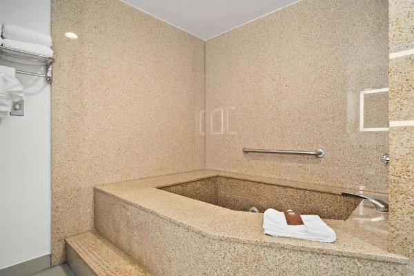 Best Western Plus Newport Mesa Inn image 19